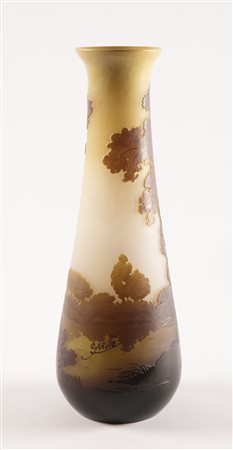 GALLE' Vaso piriforme in vetro doppio, decoro di paesaggio lacustre e alberi...