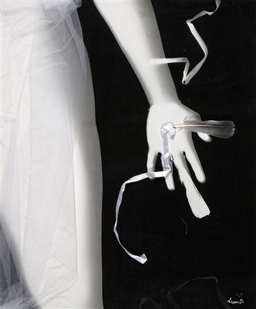 GIUSEPPE DESIATO 1935 Senza titolo Assemblaggio, tulle, piuma, nastro su...