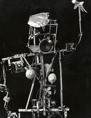 NAM JUNE PAIK 1932 - 2006 Robot K456, 1964 Fotografia b/n in teca di...