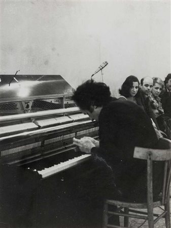 GIUSEPPE CHIARI (1926 - 2007) Concerto 1974 Stampa fotografica in bianco e...