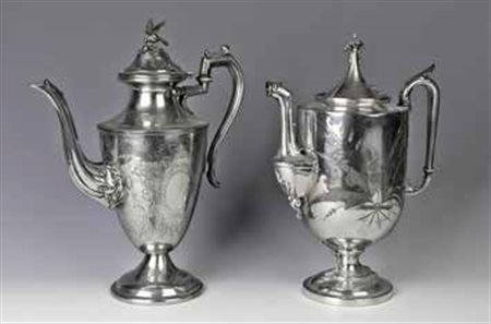 Lotto composto da: - Teiera in silverplate, Inghilterra, prima metà del XX...