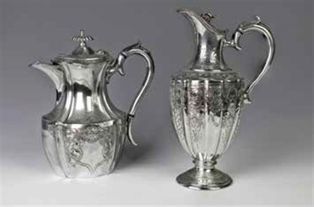 Lotto composto da: - Teiera in silverplate, Glasgow, fine del XIX secolo,...