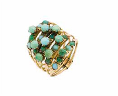 Parure in oro giallo e turchesi composta da collier, gr. 25,5, e anello, gr 5,8.