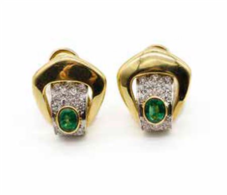 Parure composta da collier in oro giallo, gr. 35,6, con diamanti del peso...