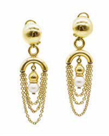 Orecchini in oro giallo, gr. 14,50, con perle.