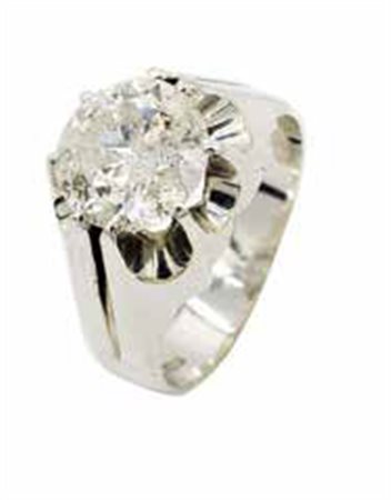 Anello in oro bianco con brillante piqué3 di ct. 3,5 ca, gr. 10,8, misura 22.