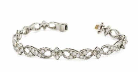 Bracciale Tiffany & Co. in platino, gr. 13,9, con diamanti.