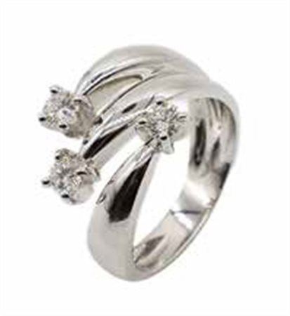 Anello in oro bianco, gr. 8,7, con diamanti del peso complessivo di ct. 0,58 ca.