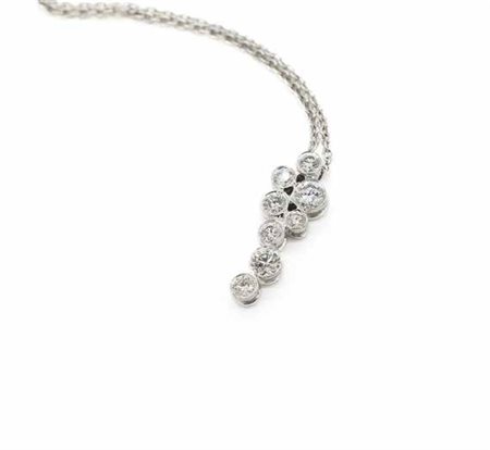 Pendente con catenina in oro bianco, gr 2,7, con diamanti del peso...