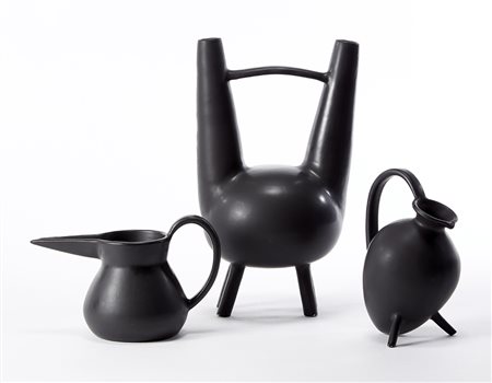 Tre vasi in ceramica smaltata in nero, realizzati su disegno di Gio Ponti....