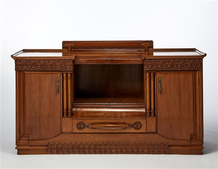 Eugenio Quarti (Villa d'Almè 1867 - Milano 1926)Credenza in noce d'india...
