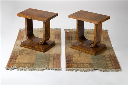 Lotto composto da due comodini déco impiallacciati in radica uniti a due...