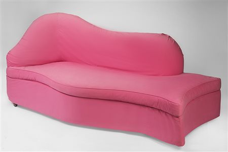 Sofà imbottito accoppiabile a profilo sinuoso con struttura in legno,...