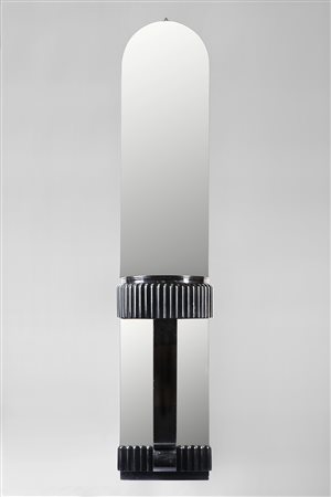 Piccola consolle di gusto déco in legno verniciato nero con fascia...