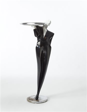 "Maggiordomo"Scultura-svuotatasche di gusto déco in resina verniciata in nero...