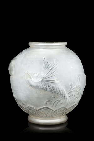 Manifattura francese Vaso globulare di gusto déco in vetro incolore soffiato...