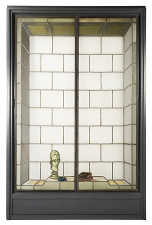 Coppia di vetrate policrome legate a piombo su montatura in ferro saldato con...