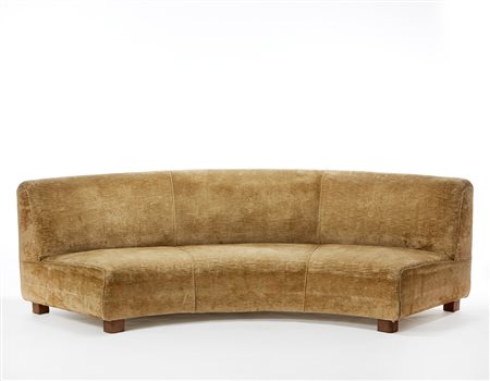 Melchiorre Bega (Crevalcore 1898 - Milano 1976)Grande divano curvo da centro....