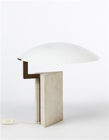 Lampada da tavolo con base prismatica a sezione triangolare in marmo...