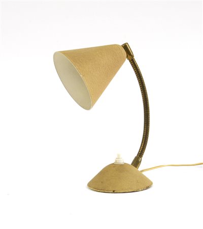 Piccola abat-jour in ottone e alluminio laccato giallo corrugato. Italia,...