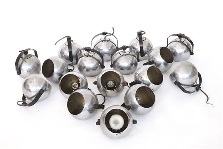 Lotto di diciassette lampade sferiche da parete. Produzione Altalite, anni...