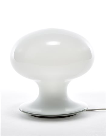 Vistosi (Attribuito)Lampada da tavolo in vetro soffiato incamiciato lattimo a...