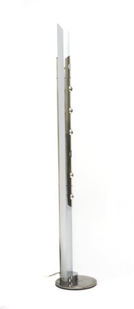 Tronconi Lampada da terra in metallo cromato e laccato bianco. Italia, anni...