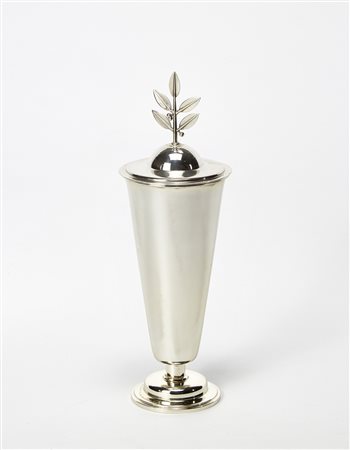 F.lli Venezan Urna in argento in stile Novecento. Argento massello titolato...