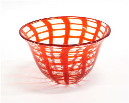 Salviati Ciotola in vetro soffiato incolore a fasce verticali e orizzontali...