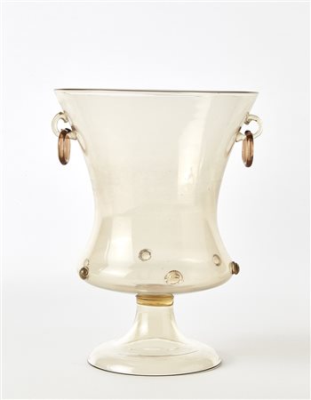 Manifattura di Murano Coppa con due anse ad anelli in vetro soffiato...