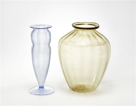 Manifattura di Murano Lotto composto da un vaso costolato in vetro soffiato...