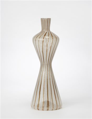 Manifattura di Murano Bottiglia in vetro soffiato a canne verticali incolore,...