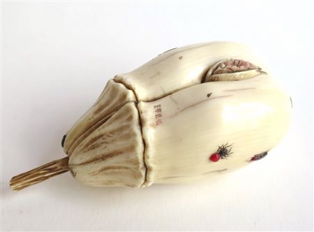 SHIBAYAMA Sesso femminile - Firmato - cm 9.5 x 4.5 - sec XIX - Meji