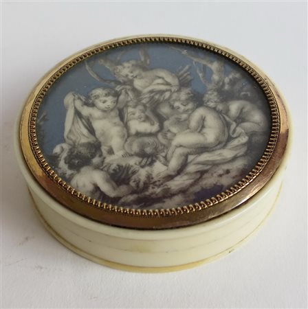 SCATOLA Tonda in avorio con 2 miniature - cm 7.7 x 2.3 - sec XIX - Francia