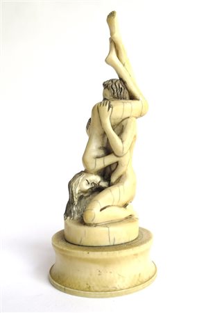 STATUA In avorio "Scena erotica" - cm 4.6 - sec XIX - Francia