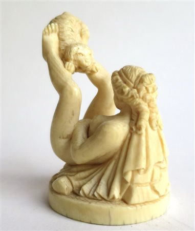 STATUA In avorio "Scena erotica" - cm 8.2 x 5 - sec XIX - Francia