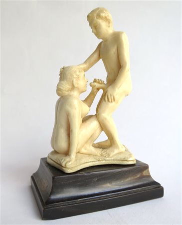 STATUA In avorio "Scena erotica" - cm 11.2 x 6 - Francia