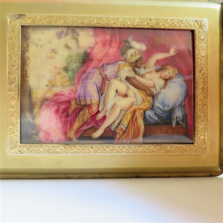 PORTASIGARETTE In argento "Scena erotica" - cm 10.8 x 8