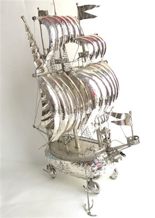 GRANDE VELIERO In argento, Corpo mlavorato e finemente cesellato Germania XIX...