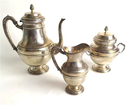 SERVIZIO DA TE' in argento composto da caffettiera, zuccheriera e lattiera....