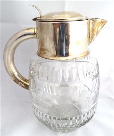 RINFRESCATOIO in metallo argentato con cristallo inciso. H: cm 27