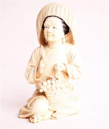 SCULTURA Scultura in avorio "contadina" h: cm 15 Giappone periodo Meji XIX sec.