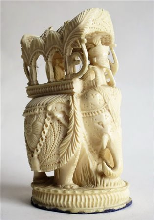 GRUPPO Gruppo in avorio "elefante" h. cm 9 India