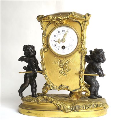 AUGUSTE MORREAU Orologio da tavola in bronzo dorato a mercurio. Portantina...