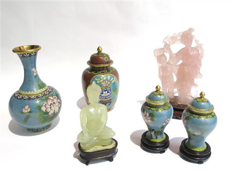 LOTTO ORIENTALE composto da cinque oggetti orientali. difetti