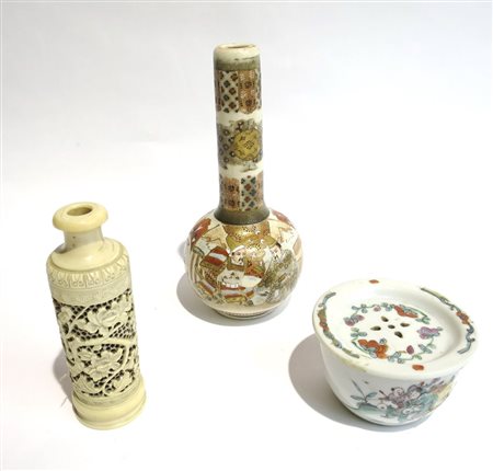 LOTTO ORIENTALE composto da tre oggetti orientali. Difetti.