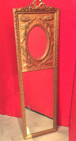 SPECCHIERA Specchiera in legno dorato e intagliato, due sezioni. Francia fine...