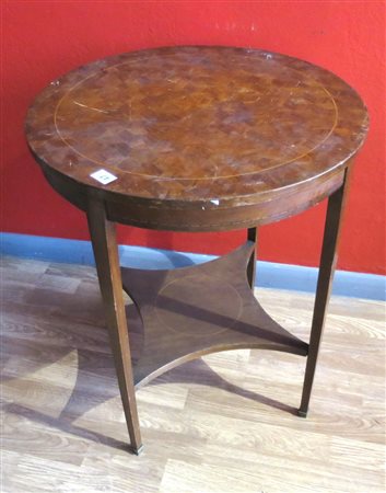 TAVOLO Tavolo in legno di noce con piano marqueterie - leggero intervento...