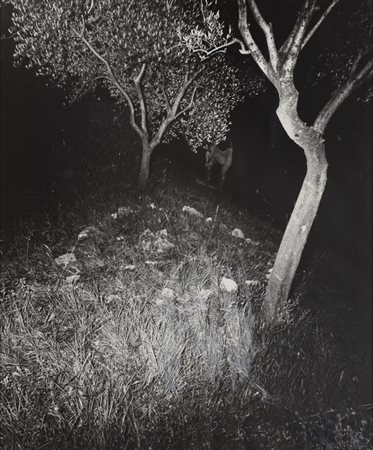 GEOFFREY HENDRICKS (1931)Between two points, 1974Fotografia in bianco e...
