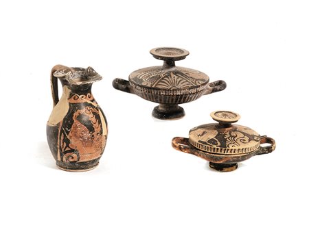 DUE LEKANIDES ED UN’OINOCHOE A FIGURE ROSSE DATAZIONE: fine IV sec. a. C....